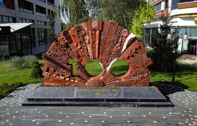 100. YIL ANISINA YAPILMIŞ İLK VE TEK ANIT:
SONSUZ CUMHURİYET ANITI